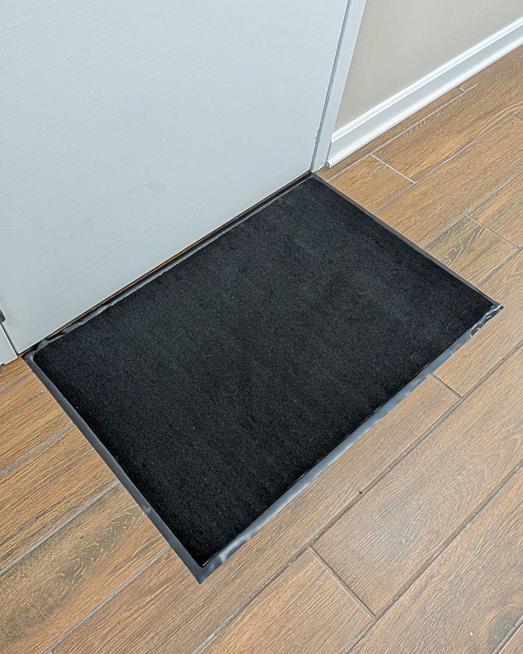 Mud Rug 2' x 3'Olefin Indoor Carpet Mats, Black, Vinyl Backing